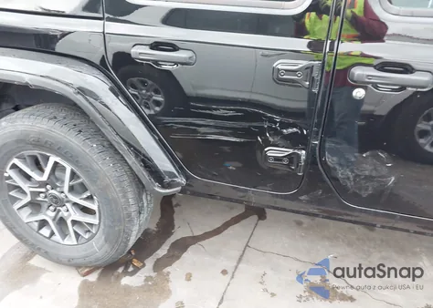 2025 Jeep Wrangler 4-Door Sahara 4X4 z USA, uszkodzony, nr VIN 1C4PJXEN4SW573900